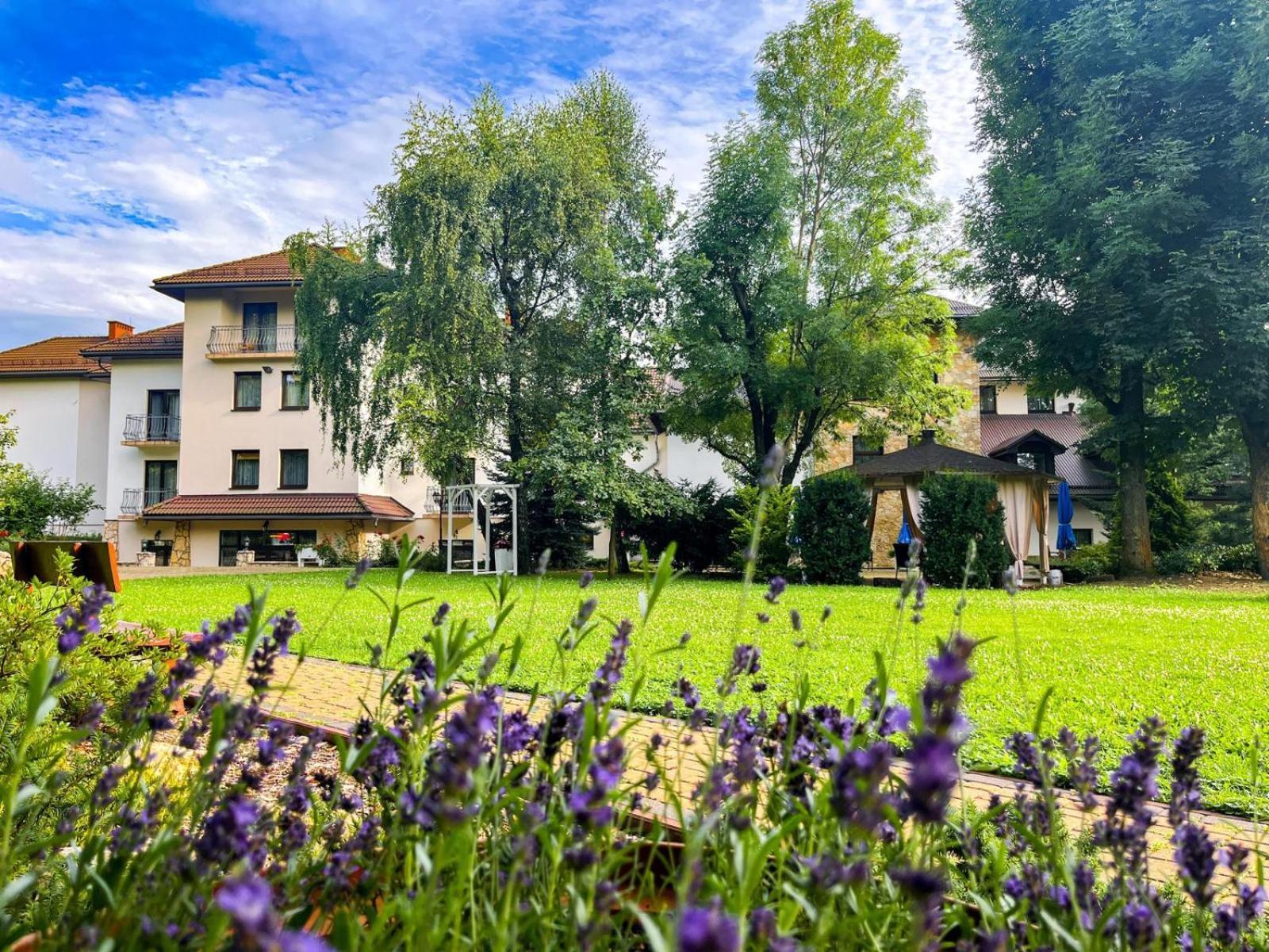 Hotel Victoria オルクシュ エクステリア 写真